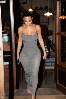 Kim Kardashian feet photo thumbnail
