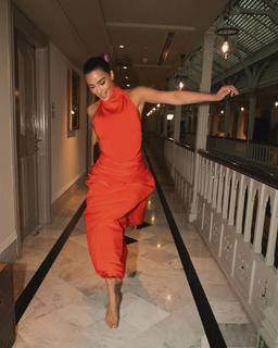 Kim Kardashian feet photo thumbnail