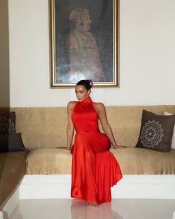 Kim Kardashian feet photo thumbnail