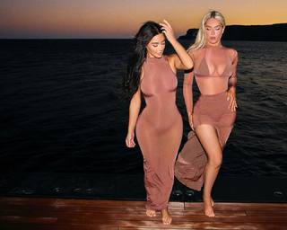 Kim Kardashian feet photo thumbnail