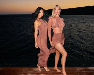 Kim Kardashian feet photo thumbnail
