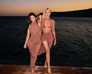 Kim Kardashian feet photo thumbnail