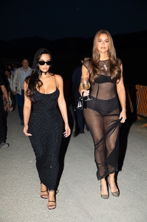Kim Kardashian feet photo thumbnail