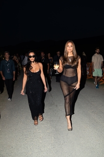 Kim Kardashian feet photo thumbnail
