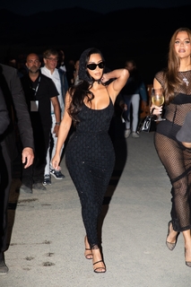 Kim Kardashian feet photo thumbnail