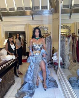 Kim Kardashian feet photo thumbnail