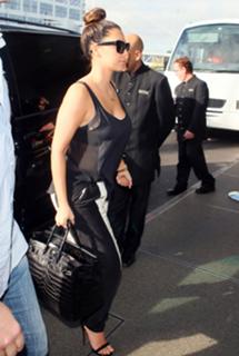 Kim Kardashian feet photo thumbnail