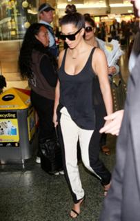 Kim Kardashian feet photo thumbnail