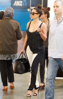 Kim Kardashian feet photo thumbnail