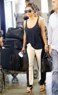 Kim Kardashian feet photo thumbnail