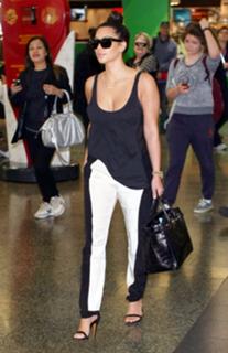 Kim Kardashian feet photo thumbnail