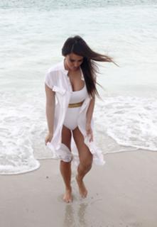 Kim Kardashian feet photo thumbnail