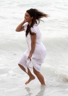 Kim Kardashian feet photo thumbnail