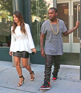 Kim Kardashian feet photo thumbnail