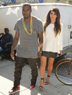 Kim Kardashian feet photo thumbnail