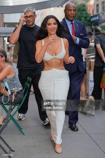 Kim Kardashian feet photo thumbnail