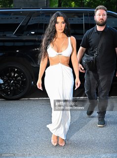 Kim Kardashian feet photo thumbnail