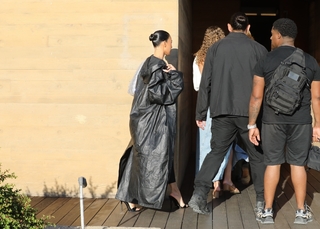 Kim Kardashian feet photo thumbnail