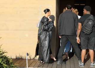 Kim Kardashian feet photo thumbnail