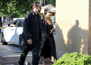 Kim Kardashian feet photo thumbnail