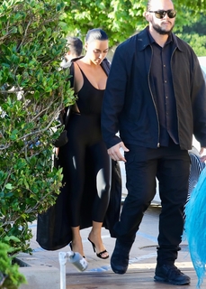 Kim Kardashian feet photo thumbnail