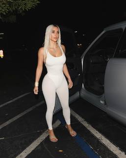 Kim Kardashian feet photo thumbnail