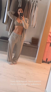 Kim Kardashian feet photo thumbnail