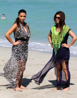 Kim Kardashian feet photo thumbnail