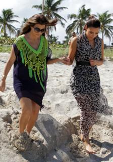 Kim Kardashian feet photo thumbnail