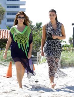 Kim Kardashian feet photo thumbnail