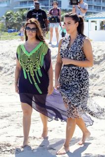 Kim Kardashian feet photo thumbnail