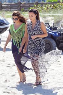 Kim Kardashian feet photo thumbnail