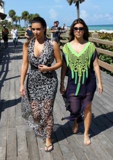 Kim Kardashian feet photo thumbnail