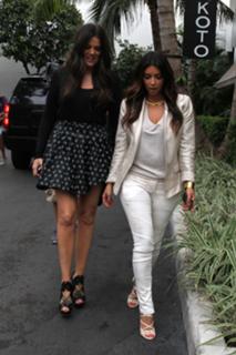 Kim Kardashian feet photo thumbnail