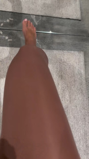 Kim Kardashian feet photo thumbnail