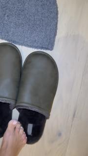 Kim Kardashian feet photo thumbnail
