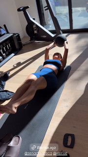 Kim Kardashian feet photo thumbnail
