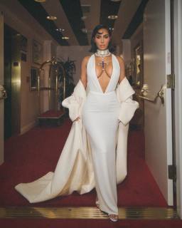 Kim Kardashian feet photo thumbnail