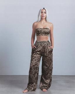 Kim Kardashian feet photo thumbnail
