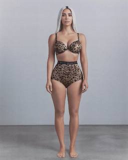 Kim Kardashian feet photo thumbnail