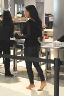 Kim Kardashian feet photo thumbnail