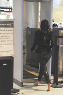 Kim Kardashian feet photo thumbnail