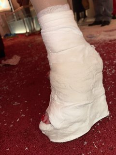Kim Kardashian feet photo thumbnail