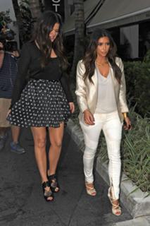 Kim Kardashian feet photo thumbnail