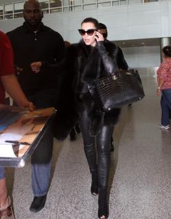 Kim Kardashian feet photo thumbnail