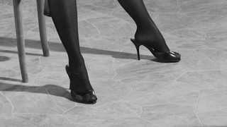 Kim Kardashian feet photo thumbnail