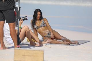 Kim Kardashian feet photo thumbnail
