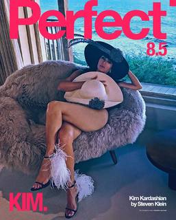 Kim Kardashian feet photo thumbnail