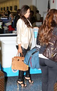 Kim Kardashian feet photo thumbnail