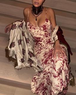 Kim Kardashian feet photo thumbnail